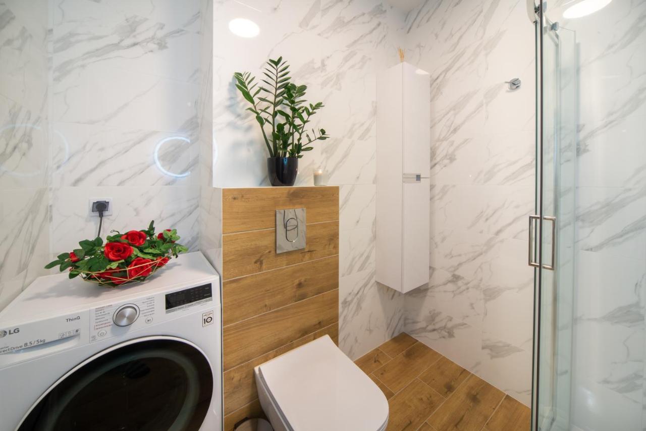 Maya'S Flats & Resorts 49 - Spacious 3 Rooms Apartment In Szafarnia 그단스크 외부 사진