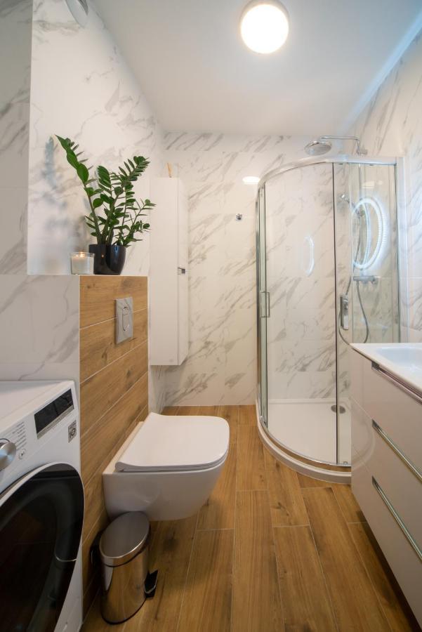 Maya'S Flats & Resorts 49 - Spacious 3 Rooms Apartment In Szafarnia 그단스크 외부 사진
