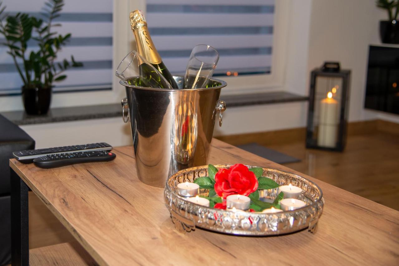 Maya'S Flats & Resorts 49 - Spacious 3 Rooms Apartment In Szafarnia 그단스크 외부 사진